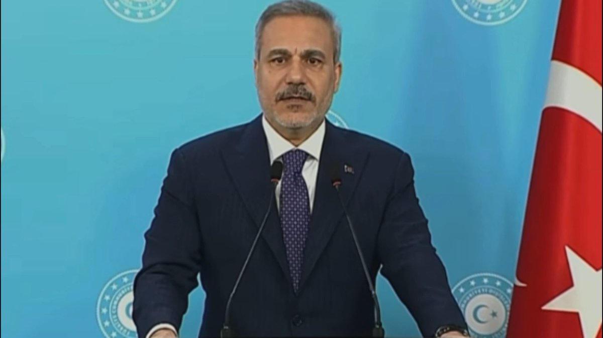 #SONDAKİKA Hakan Fidan'dan Suudi Arabistan açıklaması: "Mekke savunma anlaşmasında ortaya konduğu gibi, bir müttefikiniz saldırıya uğrarsa onun yanında olmanız gerekiyor. Anlaşmanın Meclis'e gönderilmesi için gerekli çalışmalar nihayete ermiş durumda. Dün Cumhurbaşkanımıza da nihai arzımızı bu konuda yaptık. Bunu en kısa sürede Meclis'e sevk etme yönünde kararımız var."