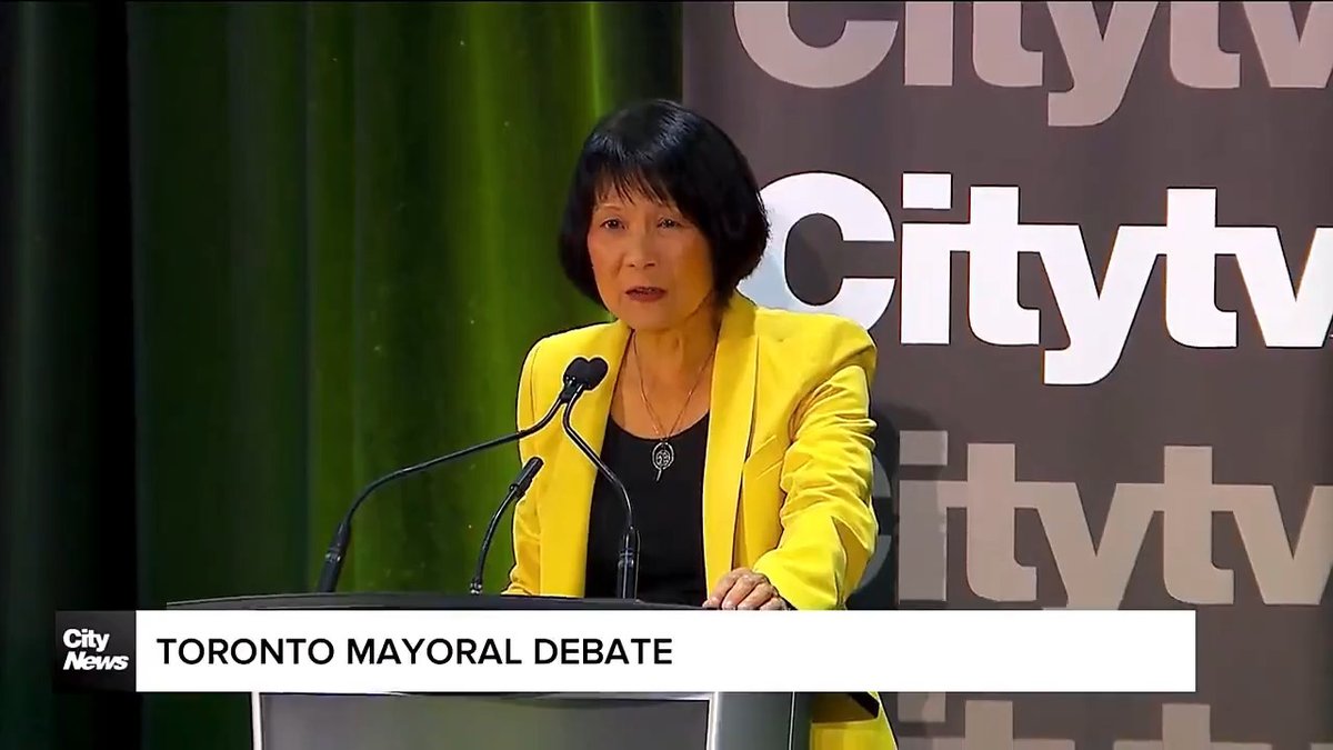 👀WOW: Mayor Olivia Chow 🇨🇦, who spent the night reading from a script, RATTLED by Brad Bradford on public safety in Scarborough “Why did you choose not to sit on the Police Board if public safety is so important to you?” “He doesn't support banning guns. Why do people need guns?”