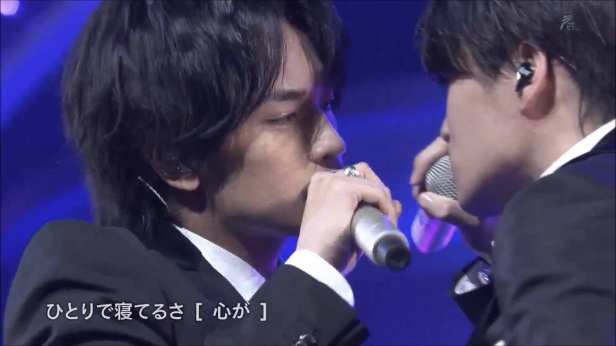 170922 欲望のレイン #菊池風磨 #中島健人 #szstage 한명은 단추, 넥타이까지 꽉 매고 한명은 단추 다 풀어헤치고 정말 천재같은 스타일링. . .