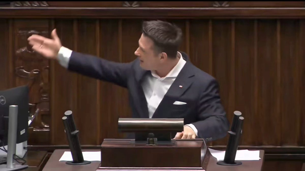 Sławomir Mentzen ostrzega❗ 🗣️: „Już teraz trzeba ciąć wydatki, żeby ominąć tą górę lodową. Już teraz trzeba zmieniać kurs. Już teraz trzeba robić cięcia.” „Taka orkiestra gra na Titanicu. Płyniemy na górę lodową. Wy się cieszycie i klaszczecie.” Trafne porównanie do Titanica