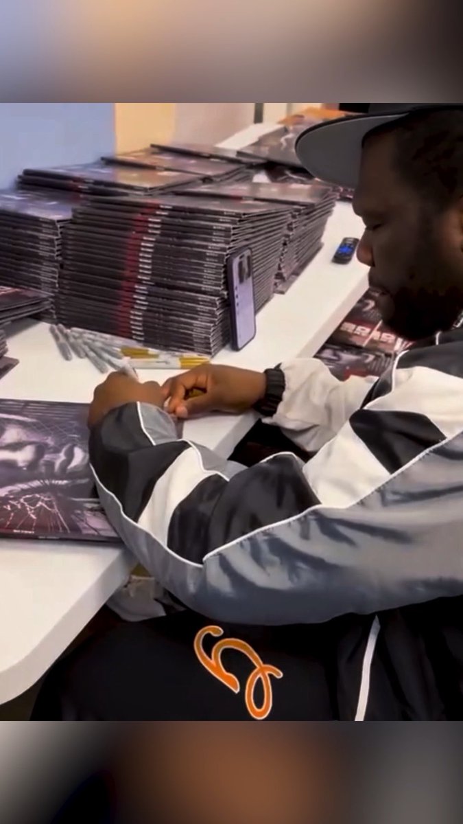 Autographed ‘Best of 50 Cent’ vinyl is available now 🔥 Add a piece of hip-hop history to your collection. Extremely limited inventory •