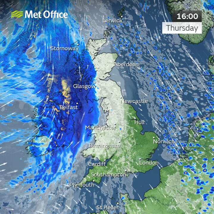 After a largely dry day for many, change is on the way this evening 🌧️ Rain and strengthening winds will spread in from the west, with much milder air arriving to accompany this
