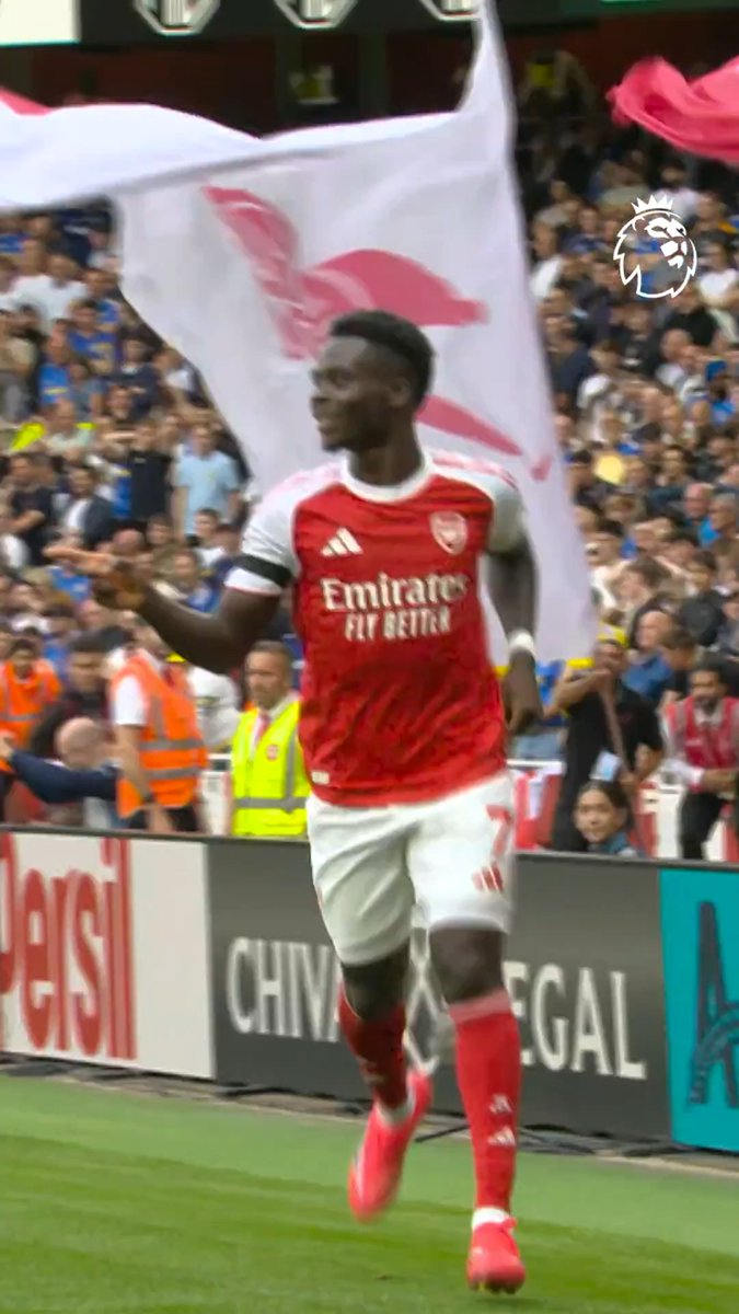 The first time was so nice, Bukayo Saka had to do it twice 👊