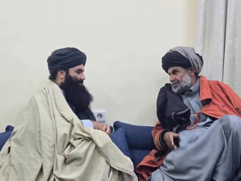 یو ریښتینی رهبر باید داسې وي چې د خلکو لپاره تل لاسرسی ورته ممکن وي د هغه دروازه باید د هر چا پر مخ خلاصه وي. د کورنیو چارو وزیر او هاشم لوګری.🥰💞❤️