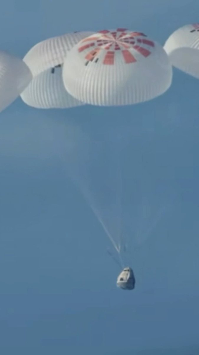 L’équipe de France du spatial est de nouveau au complet… sur Terre ! 🇫🇷🌍 Près de huit mois à bord de l’ISS, de la recherche, encore de la recherche et trois sorties dans l’espace : Adenot Sophie revient avec quelques histoires à raconter ! Bravo pour cette première mission impressionnante, et bravo aux équipes au sol qui ont rendu tout ça possible. Heureux de se retrouver et de pouvoir en parler de vive voix ! 🚀 #sophieadenot #ESA #epsilon European Space Agency ESA en français