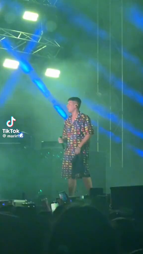 jimin en argentina cuando nos vea cagandonos a tropadas en el pogo mientras nos ahorcamos con las vacas todas pinchadas
