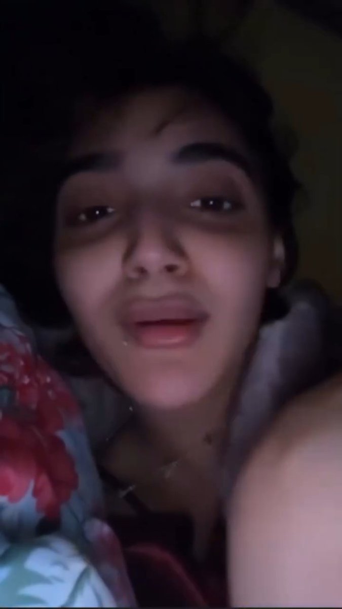قاعده المح ل عبودي ومو راضي يفهم 😭🤭