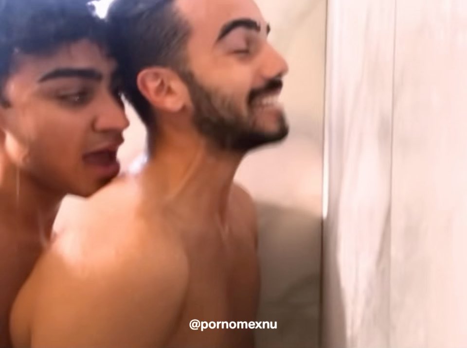 A Fede Vigevani lo acorralaron en la bañera, una puta se metió a manosearlo mientras se bañaba, pero Fede lo sacó casi ahorcandolo por tocarlo, es un cabrón agresivo y dominante 😵💫🔥 #fedevigevani #porno #morboso #hot #gay #morbo #fetiche #hot #incesto #porno #dominante #alfa