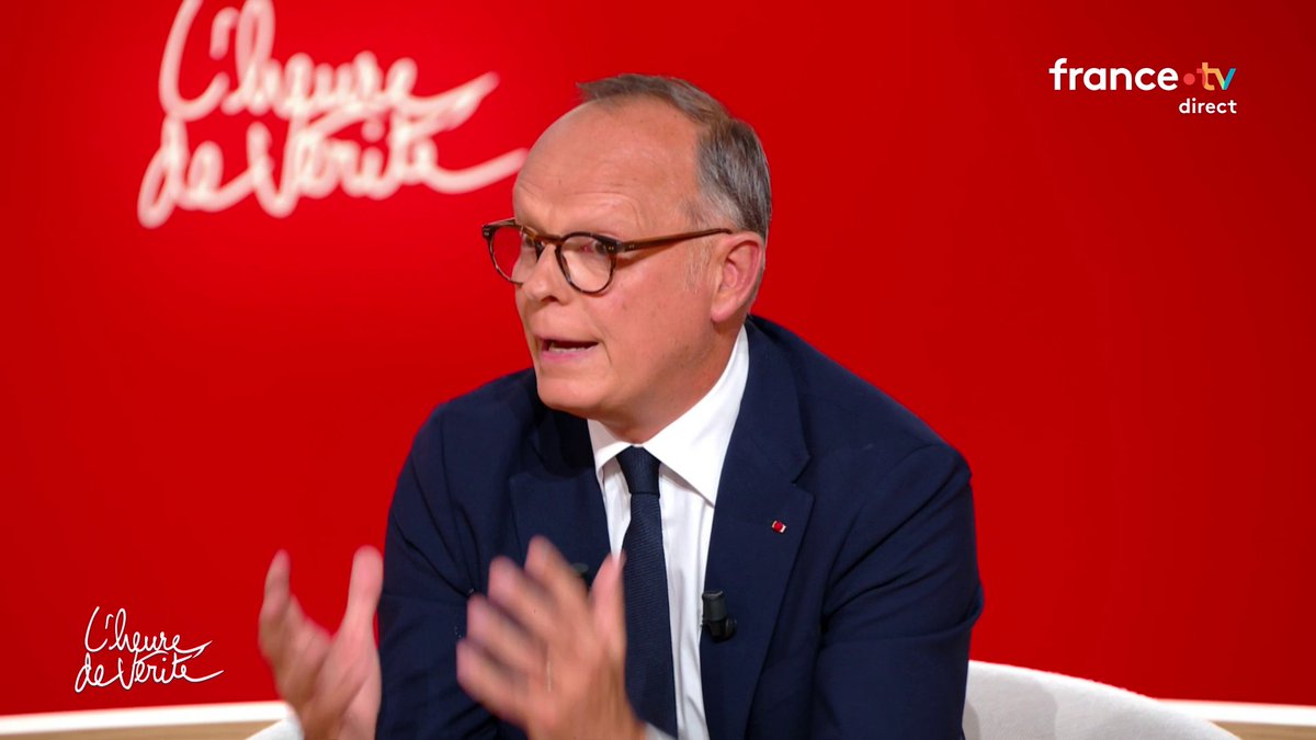 ⚡️🗣️ "Il faut avoir l'identité fière". Dans l'#HeuredeVérité, Édouard Philippe développe sa vision de l'identité française. "La France, c'est la capacité collective de nous dire que nous avons des choses à partager".