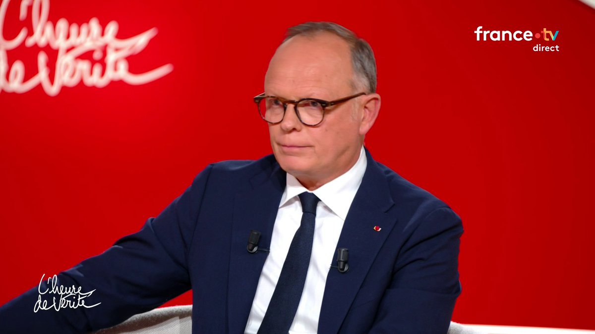 ⚡️ Édouard Philippe refuse de choisir en cas d'un hypothétique second tour entre Jean-Luc Mélenchon et Marine Le Pen. Le maire du Havre souhaite tracer "le chemin d'un rassemblement de la droite et du centre". #HeuredeVérité
