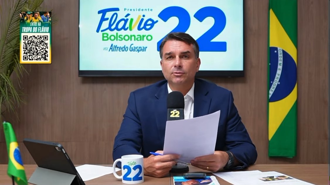 Flávio Bolsonaro, desenhando pro Moraes que a população, que elegeu 50 senadores pro impeachment, já autorizou! MORAES. É SEM ANISTIA PRA VOCÊ! #ForaMoraes #Vote22