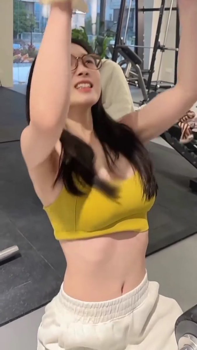 健身房里的秀色可餐,这就是为什么去健身房的原因。