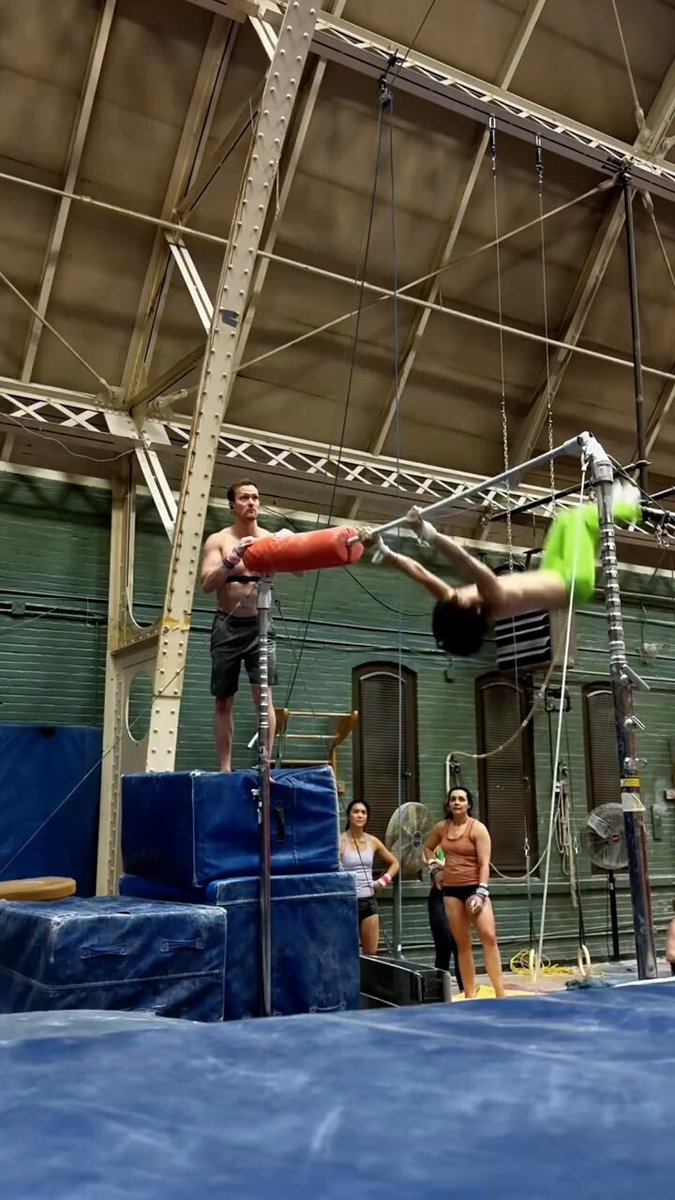 Wonderful scale, amazing style, and absolutely mesmerizing to watch! 😍🔥