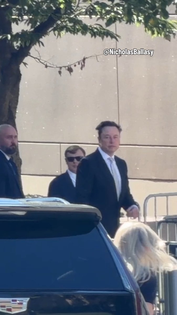 Video of Tesla and SpaceX CEO @ElonMusk arriving with his mother @MayeMusk and Lil X to accept the National Medal of Science, America's highest honor for scientific achievement, presented by President Trump