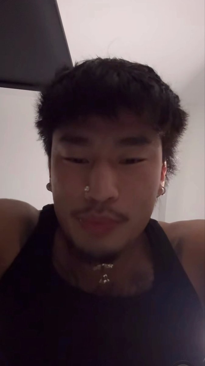 this is the vision watching the anti ays live while he does push-ups and he keeps moaning because he's doing strength