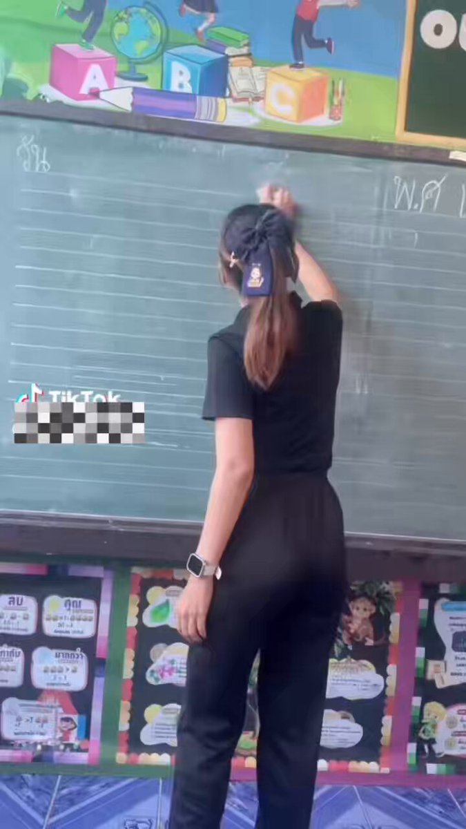 ครูนิดตั้งใจโชว์ของดีขนาดนี้ เราก็ต้งใจชัก ไม่ให้เสียของแน่นอน #ชุดพละกางเกงวอร์ม