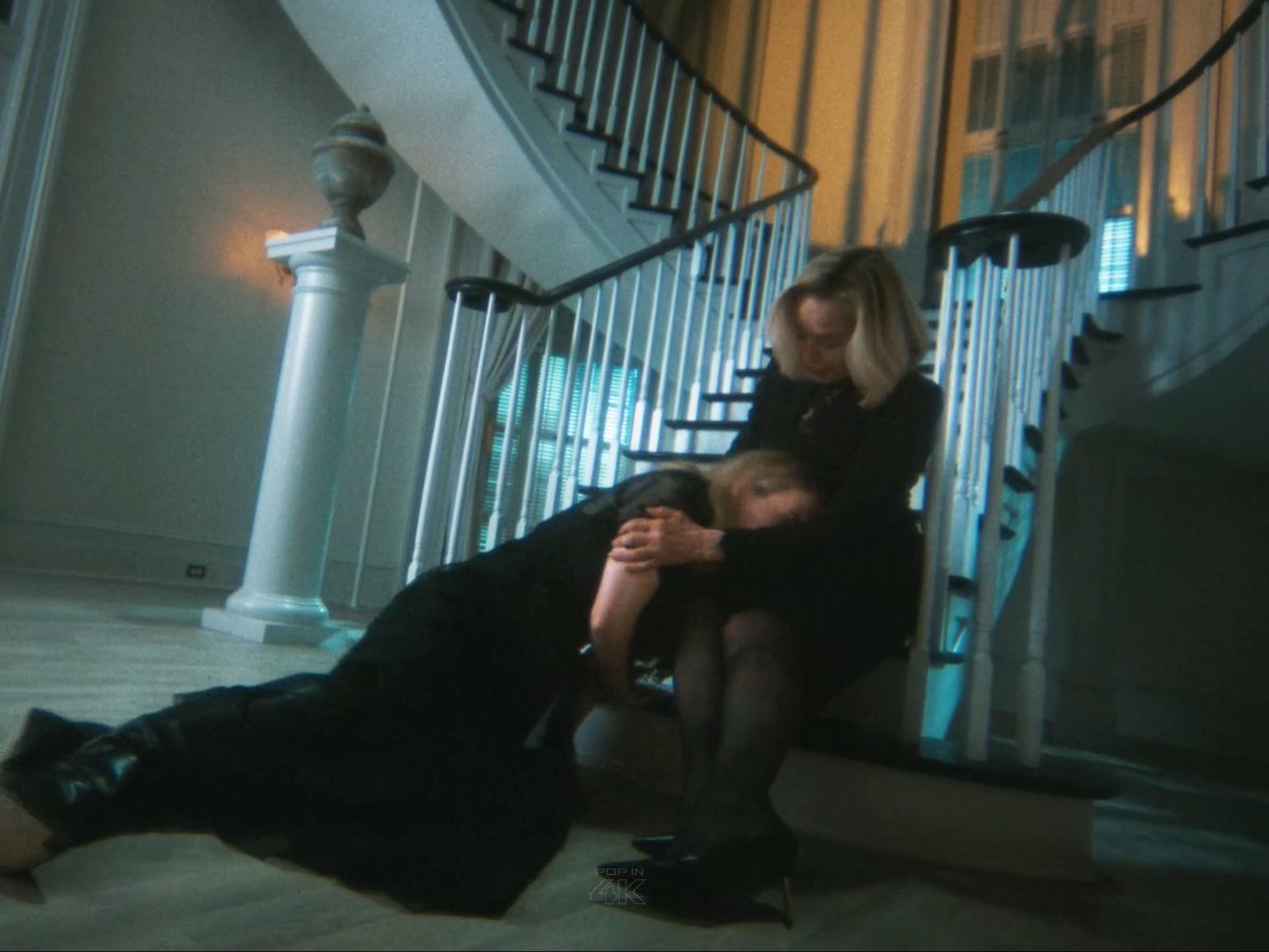 fiona bringing cordelia back from the dead and cordelia recognizing her mother the second she touches her hand… I'M IN TEARS #AHS13