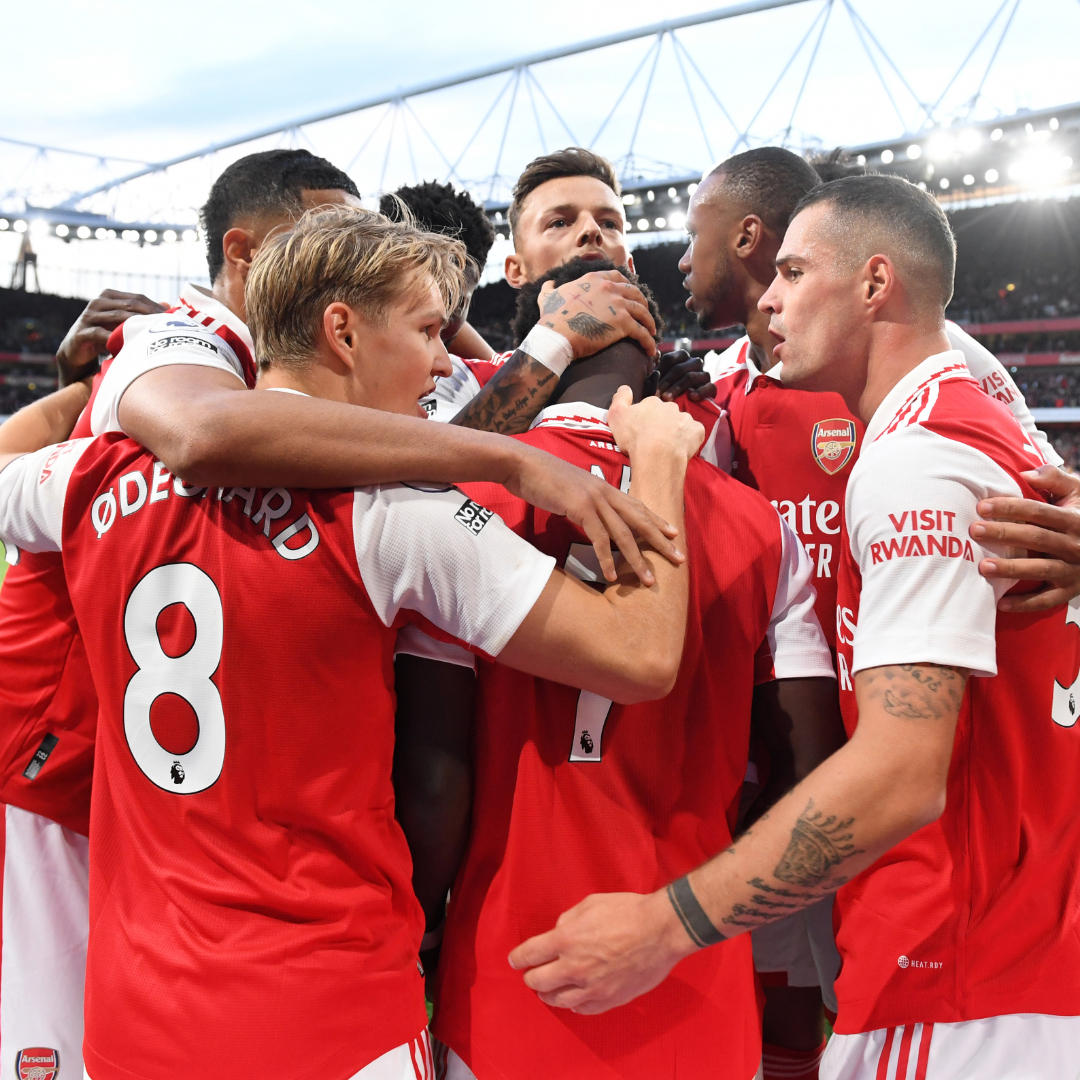 On this day in 2022: Bukayo Saka scored a brace, as Arsenal edged Liverpool 3-2 in a thrilling encounter at the Emirates Stadium. 🎢 🔴 Martinelli (1’) ⚪️ Nunez (34’) 🔴 Saka (45+5’) ⚪️ Firmino (53’) 🔴 Saka (76’) [pen]