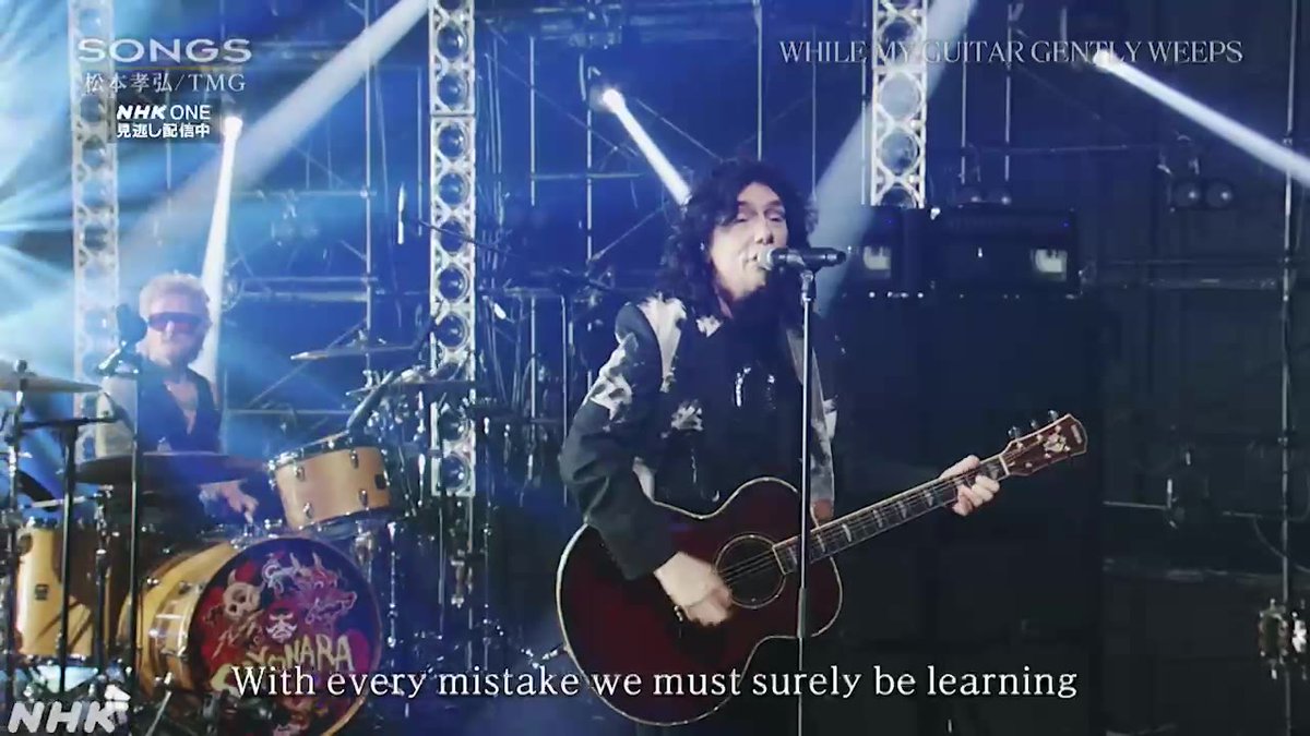 【#SONGS 見逃し配信中⚡】 🎹歌唱動画ちょい見せ🎹 #松本孝弘 #TMG 🎶 WHILE MY GUITAR GENTLY WEEPS 松本の原点でもある#ビートルズ の名曲を 日米のトップミュージシャンで結成された #TMG がカバー🎸✨ 💫貴重なパフォーマンスは見逃し配信で💫