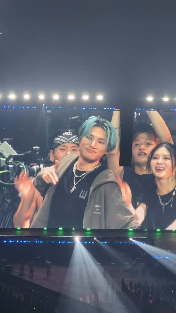 DAESUNG BODY ROLLING AND GDRAGON DIRECTING IT 😭😭😭 CHILL OUT GUYS??? 💀 &amp; GDRAGON SINGING RINGA LINGA FOR TAEYANG’s INTRO LOL #BIGBANG #빅뱅 #COSMOSINTAIPEID1