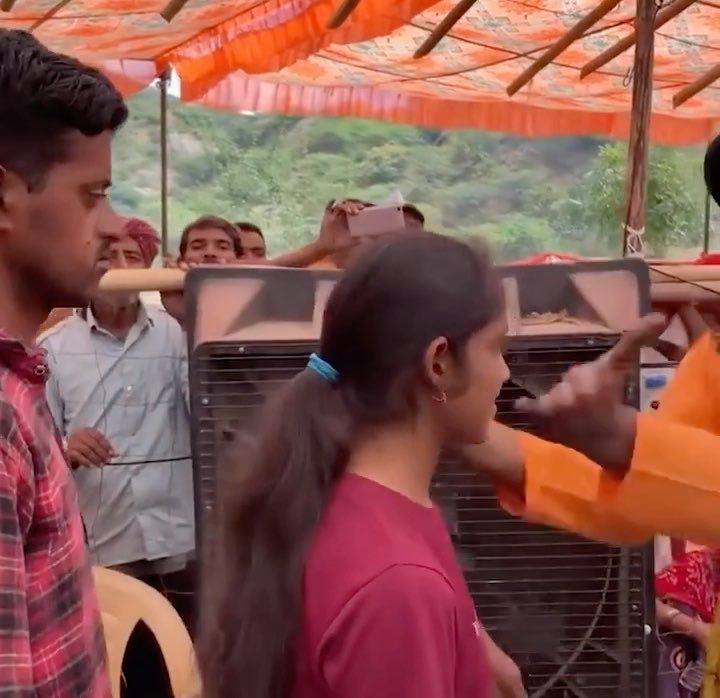 Thappad baba of India… Thappad se darr nahi lagta, pyaar se lagta hai…