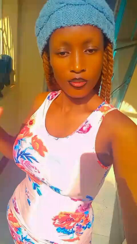 😂😂posting myself so that South Africans see me. Wena, i look beautiful.