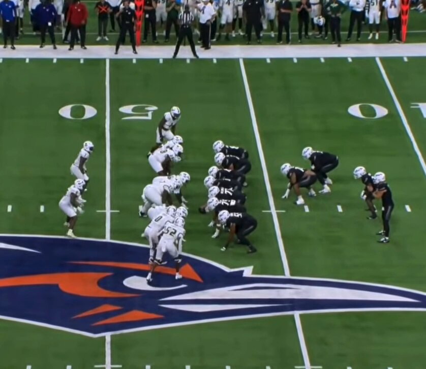 UTSA using 8 Offensive Linemen to run Single Wing Counter Solid in Short Yardage 😍