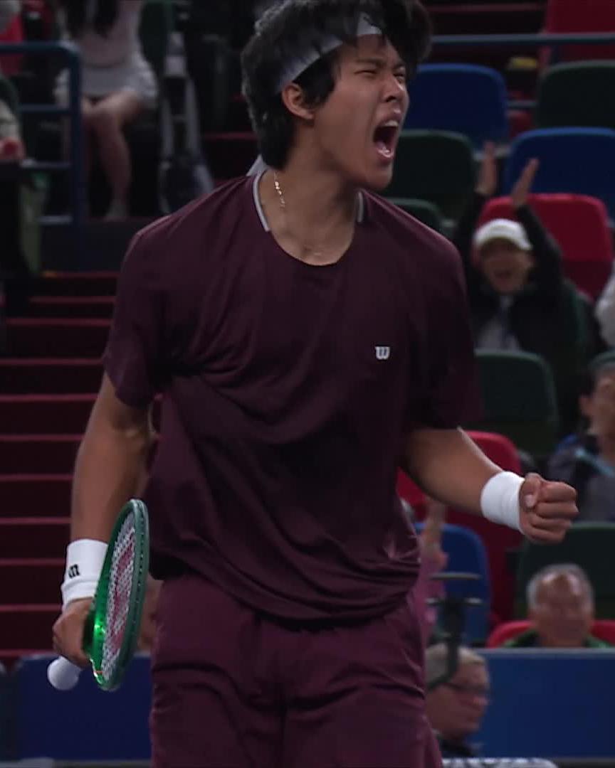 LIGHTNING FAST ⚡ Zhou is at his absolute best right now! 🔥 #RolexShanghaiMasters