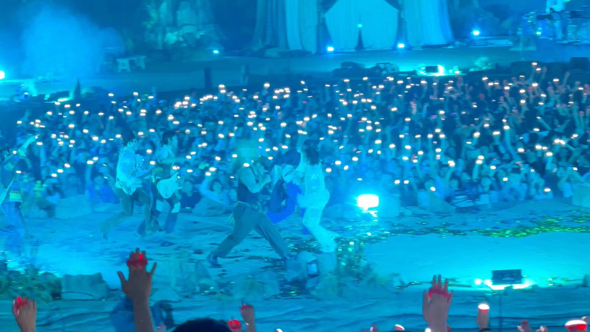 คอนเสิร์ต AKMU เมื่อออกจากวายจี เวทีอลังการมาก โปรดักชันโคตรเริ่ด 10 10 10 !!!! ดีใจกับพี่ๆมากๆๆๆ