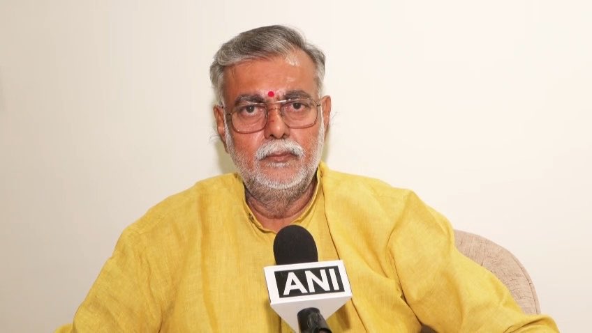 पिछड़ा वर्ग आरक्षण पर फ़ैसला बेहद महत्वपूर्ण एवं संवेदनशील मुद्दा है। उच्च न्यायालय जबलपुर ने कमलनाथ सरकार द्वारा राजनीतिक लाभ के लिए जल्दबाज़ी में लिए स्वार्थी फ़ैसले को अवैध घोषित कर दिया। कांग्रेस किसी वर्ग की हितैषी नहीं है, वह अपने स्वार्थ के लिए कार्य करती है। इसलिए अनेक संवैधानिक कमियों के कारण अध्यादेश निरस्त हुआ। मा. मुख्यमंत्री Dr Mohan Yadav जी ने सर्वदलीय बैठक बुलाकर जो सामूहिक प्रयास किया, वह जारी रहेगा। BJP Madhya Pradesh BJP