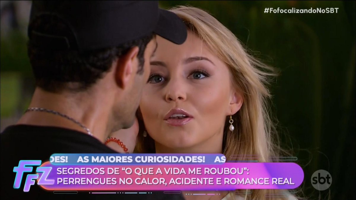 A mesma matéria sobre "O Que a Vida Me Roubou", que foi retirada do ar na semana passada, voltou a ser exibida hoje. E adivinhem só? Foi tirada do ar novamente assim que a novela "Além do Tempo" entrou em break!