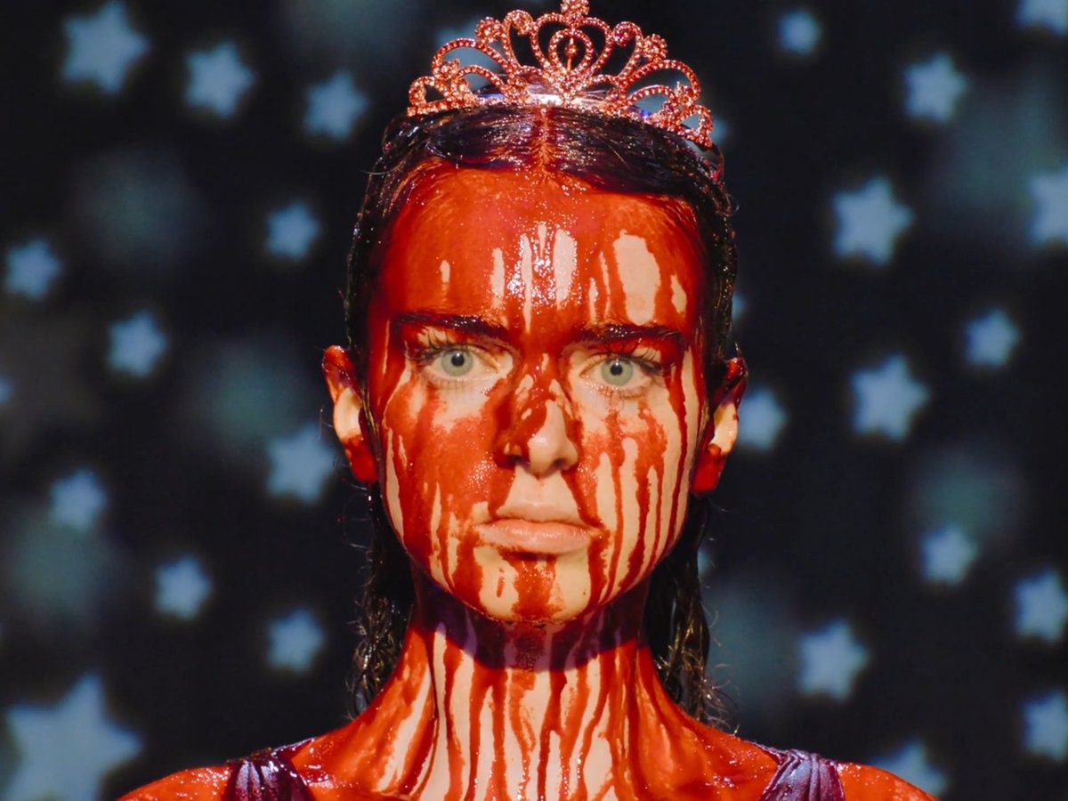 still thinking about the incredible ending of carrie’s penultimate episode… her covered in pig’s blood as everyone laughs, her rage building before the screen cuts to black and all we hear are screams… i never clicked on next episode so fcking fast #carrie