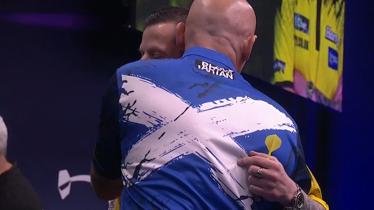 CHISNALL WINS THE DECIDER! Dave Chisnall picks Alan Soutar's pocket in Basel, as the Scotsman opts to split to get one dart at double instead of two, as Chisnall punishes that decision and beats him 6-5! 📺 #ET14