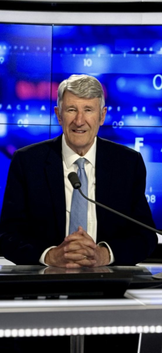La France est en voie d'infantilisation. Entre des mineurs qui jouent aux adultes et inventent une société parodique... et un ministre de l'Éducation nationale qui, tel Merlin l'Enchanteur, fait apparaître 3 000 professeurs d'un coup de baguette magique... Hallucinant. #FaceAPhilippeDeVilliers #FADV #CNews #BlocusLycées #BlocusUniversités