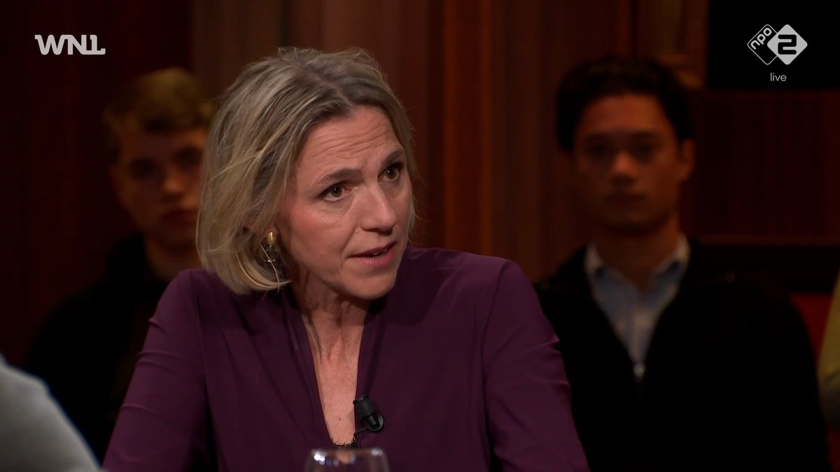 Minister Mirjam Sterk van Langdurige Zorg bekijkt met Sociale Zaken de mogelijkheden voor een mantelzorgverlofregeling. "Het zou best kunnen dat het onderdeel moet uitmaken van het polderakkoord. Mantelzorgers zijn een symbool van de enorme hervormingen in de zorg." #WNL