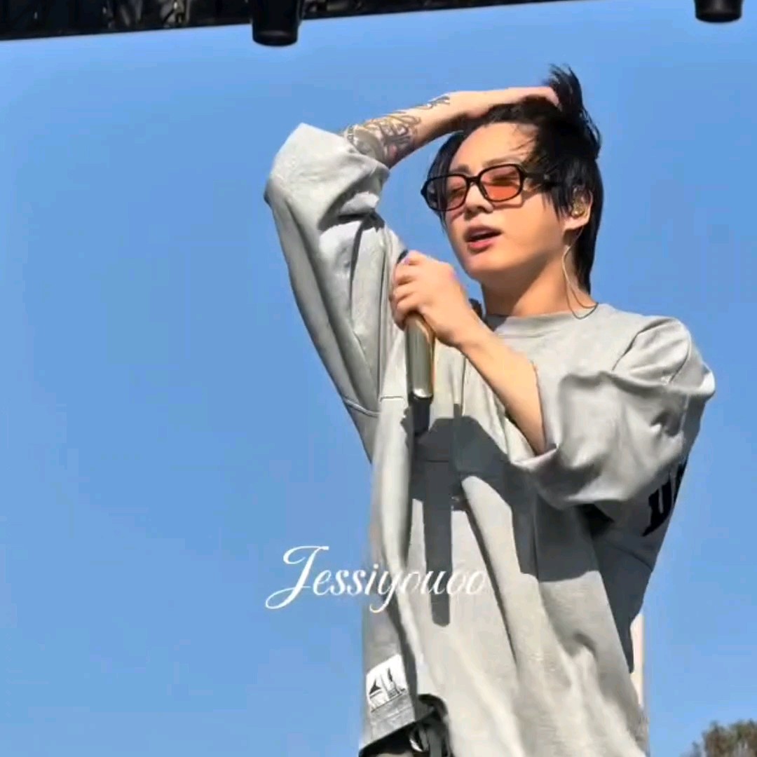 we are gradually getting long hair jungkook back y'all... I'M SICK