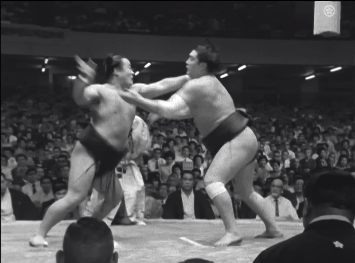 An exciting match from the first phase of Taihō’s famous 45-bout winning streak. While many of Taihō’s opponents seemed to crumble quickly before him, Tamanoshima always put up a fight. Tamanoshima vs Taihō, September 1968 🔇
