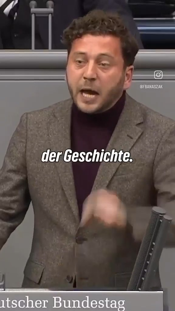 Die Linken und Grünen verlieren die Nerven, weil sie merken, dass die AfD die demokratische Macht in Deutschland übernehmen wird und sie absolut nichts dagegen machen können. Ich liebe alles daran.