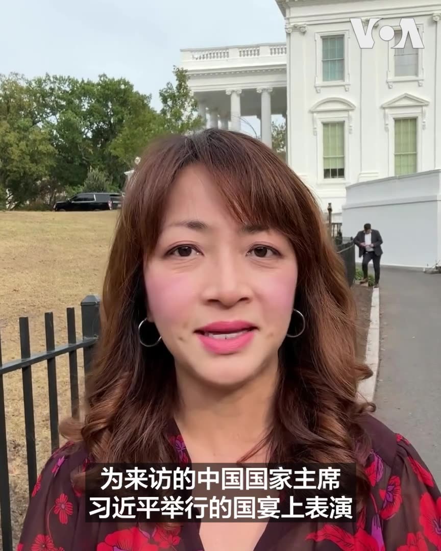 特朗普总统10月9日在白宫东厅举行哥伦布日庆祝活动,纪念意大利探险家克里斯托弗·哥伦布于1492年10月12日抵达美洲。男高音歌唱家克里斯托弗·马基奥(Christopher Macchio)应邀献唱。两周前,他也曾在白宫国宴上为中国国家主席习近平表演。马基奥透露,他曾向习近平介绍歌剧《图兰朵》的中国背景,习近平非常喜欢,还邀请他前往中国演出。