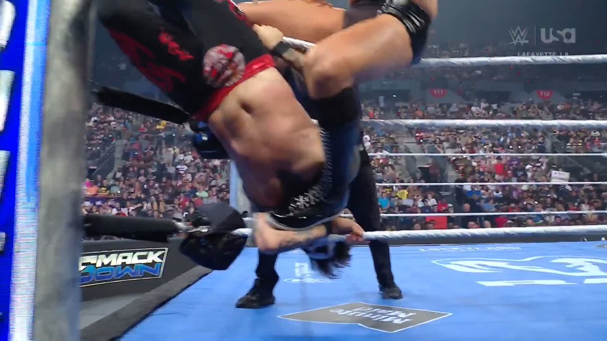 BALOR TO THE RESCUE 🤩 Finn Bálor comes to the aid of Danhausen after Gunther's attack!