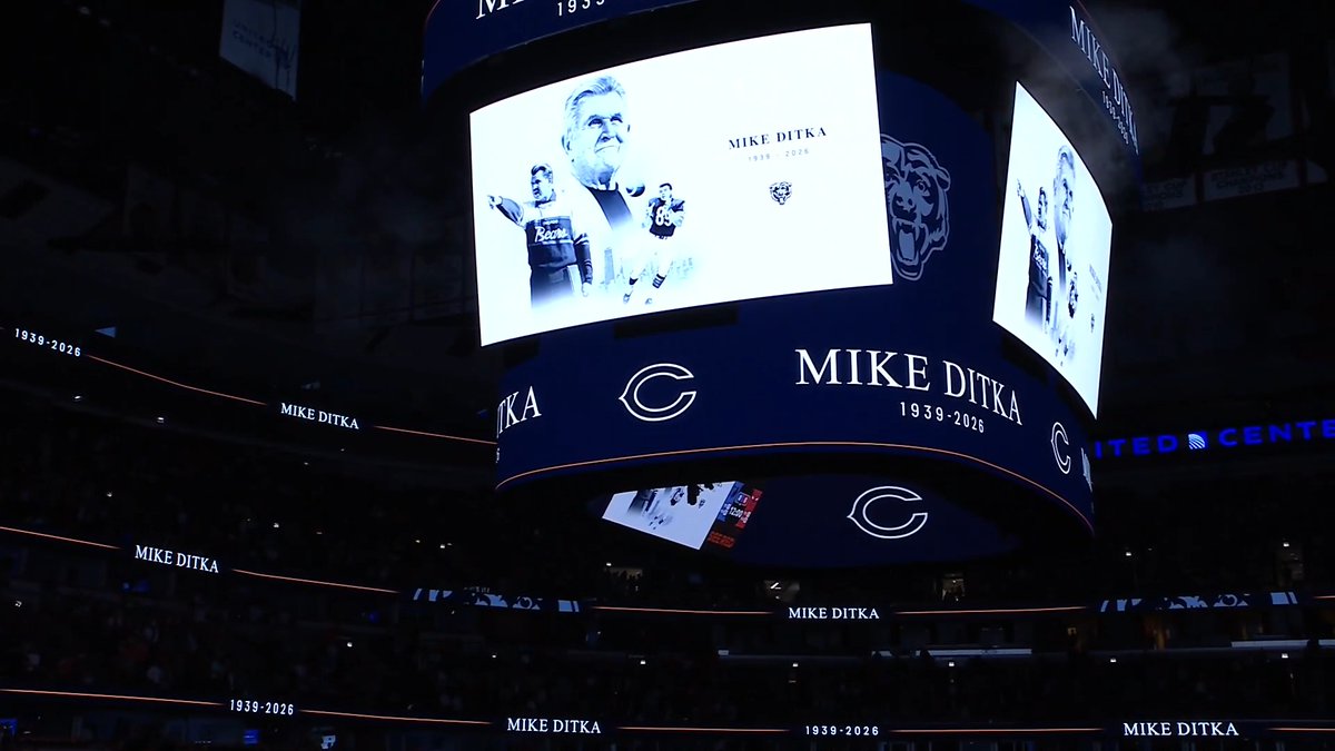 Before tonight's game, we held a moment of silence for Chicago Bears legend Mike Ditka 🧡