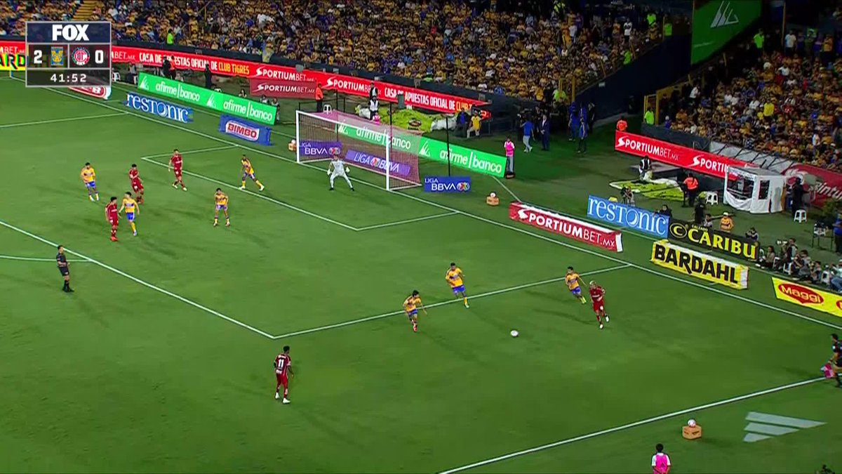 ¡GOLAZOOOOOOOOOOOOOOOOO DE PAULINHO! 🔥🤯 Tremenda jugada de los Diablos que termina concretando de manera perfecta Paulinho. 🐯 Club Tigres 🐯 2-1 Toluca FC 👹 #LigaMXenFOX 🇲🇽