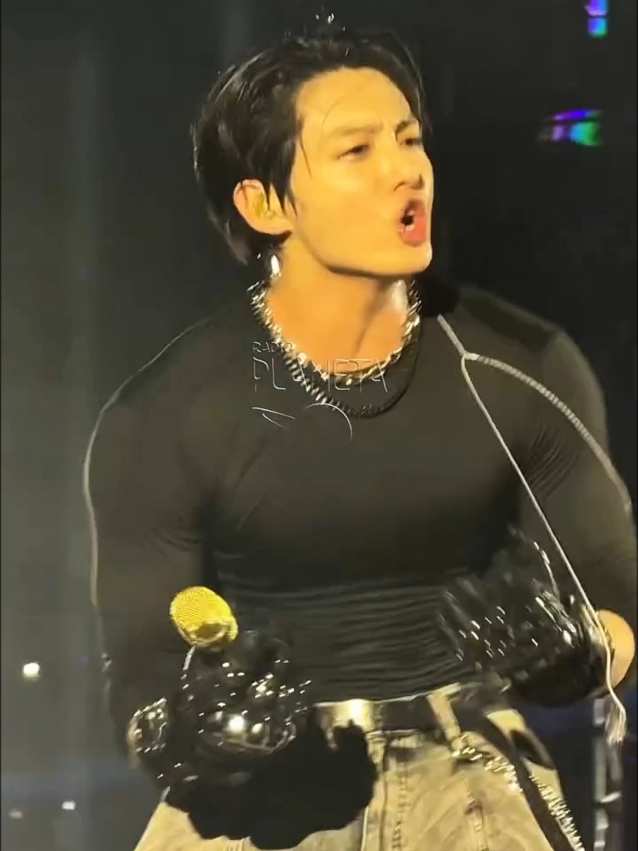 that top is so freaking tight. oh god.