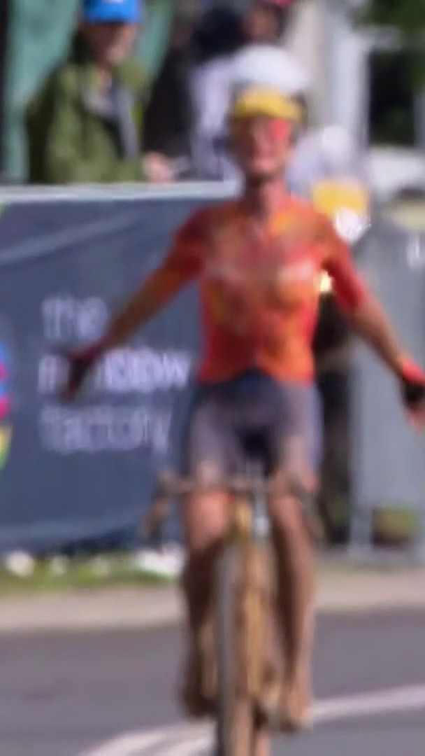 Marianne Vos wins the UCI Gravel world championships for the second time in her career! ๐ธ๐