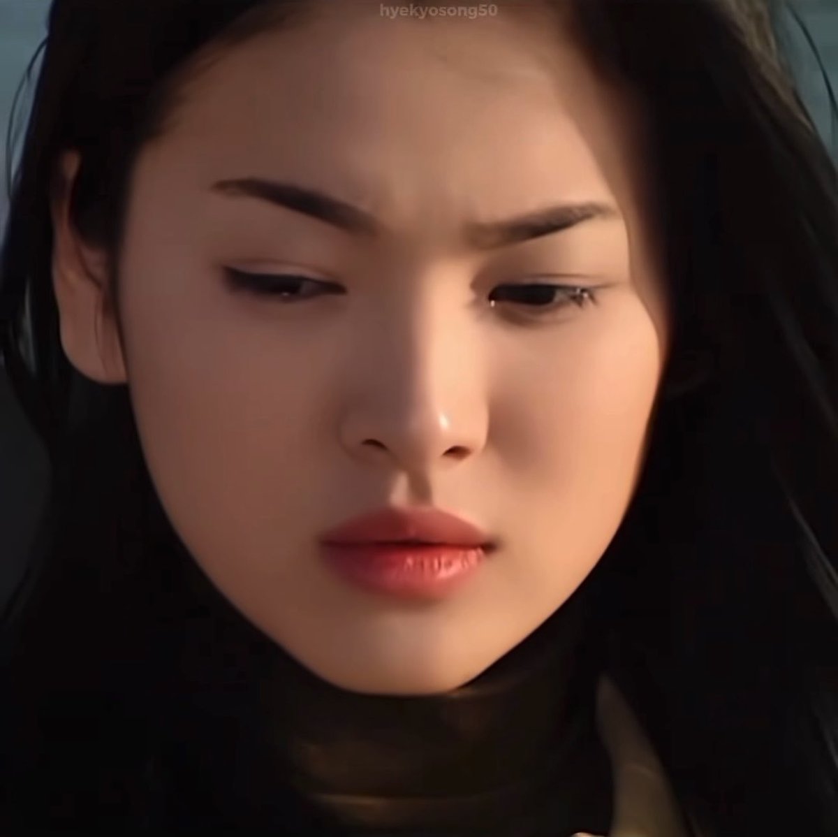 One of the first K-dramas I ever watched was Autumn in My Heart, and it was also one of my first introductions to Song Hye-kyo. 🥹❤️ Team Jenny (Yoon Joon-suh) and Andrew (Han Tae-seok, played by Won Bin) talaga ako noon! Sila kasi talaga dapat, eh! Kainis! 😭😂 Pero dedma rin kasi teggy din naman si Jenny. HAHAHAHA! Ang nostalgic lang balikan nito and remember how it all started, especially seeing how Song Hye kyo has become one of the biggest Korean actresses in the world. From those early K-drama days to the global icon she is today. What a beautiful journey! 🥹❤️ #AutumnInMyHeart #SongHyeKyo #WonBin #EndlessLove