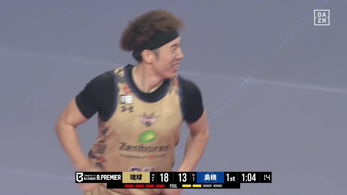 ディフェンスから👍 琉球が8秒バイオレーションを誘発 小野寺祥太は笑顔を見せる😁 🏆B.PREMIER 🆚琉球×島根 📺DAZNライブ配信中 #Bリーグ #だったらDAZN #りそなグループ 琉球ゴールデンキングス公式