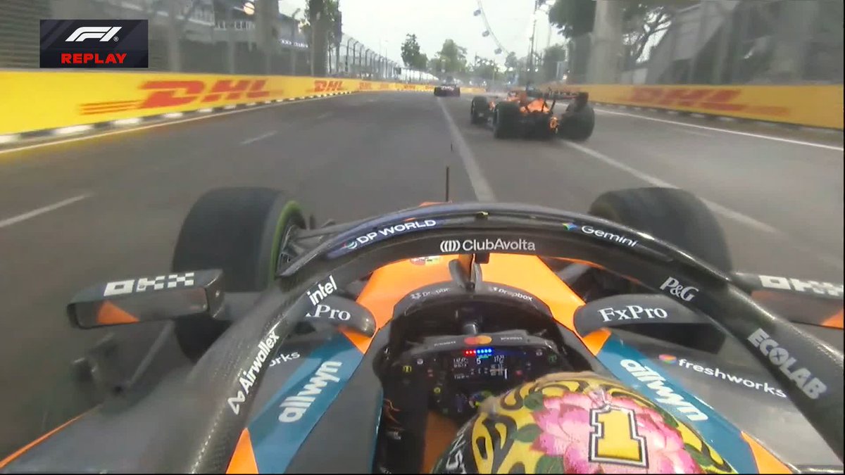 Norris and Piastri collide 💥 Here's the moment 👇 #F1Sprint #SingaporeGP