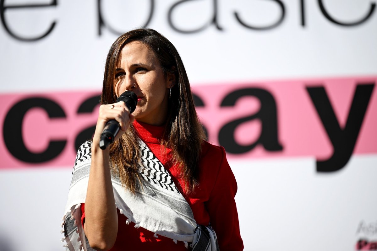 Hay que expropiar las viviendas de los fondos buitres e intervenir el mercado del alquiler. Nos roban el salario a la clase trabajadora con el precio de la vivienda y el alquiler, por eso hace falta ya una huelga general. 🎥 Ione Belarra