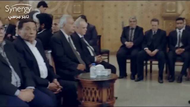 - مين الراجل دا؟ - دا فوده المنياوي وزير الاستثمار - ومين اللي جنبة دا؟ ابنة؟ - اه لطفي المنياوي - اه ماهو لطفي المنياوي هو اللي هيمسك مكان فودة المنياوي