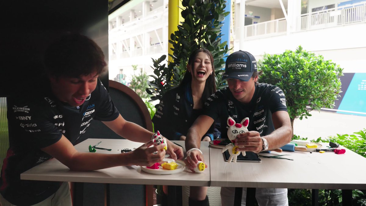 Carlos Sainz dropped TZUYU's Turbo Granny she made and that's why the face was all messed up 😭😭